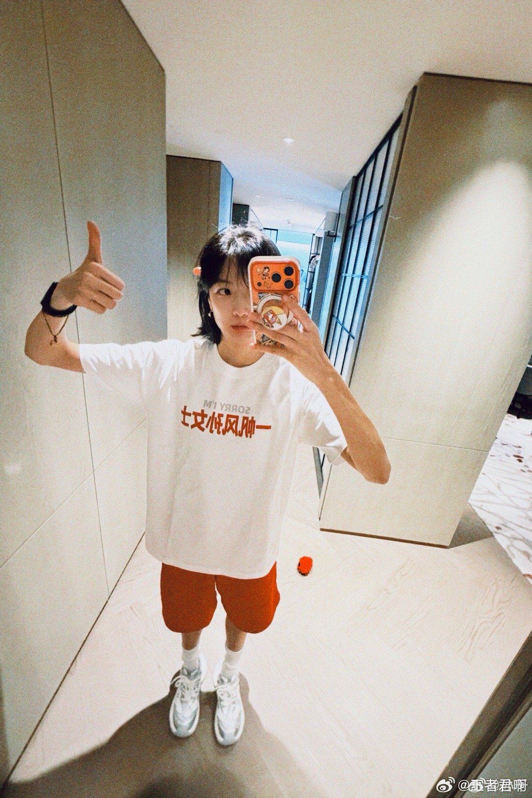 越了解越喜欢孙千她用行动告诉我们：先爱自己，再拥抱世界。松弛不摆烂，热烈不刺眼