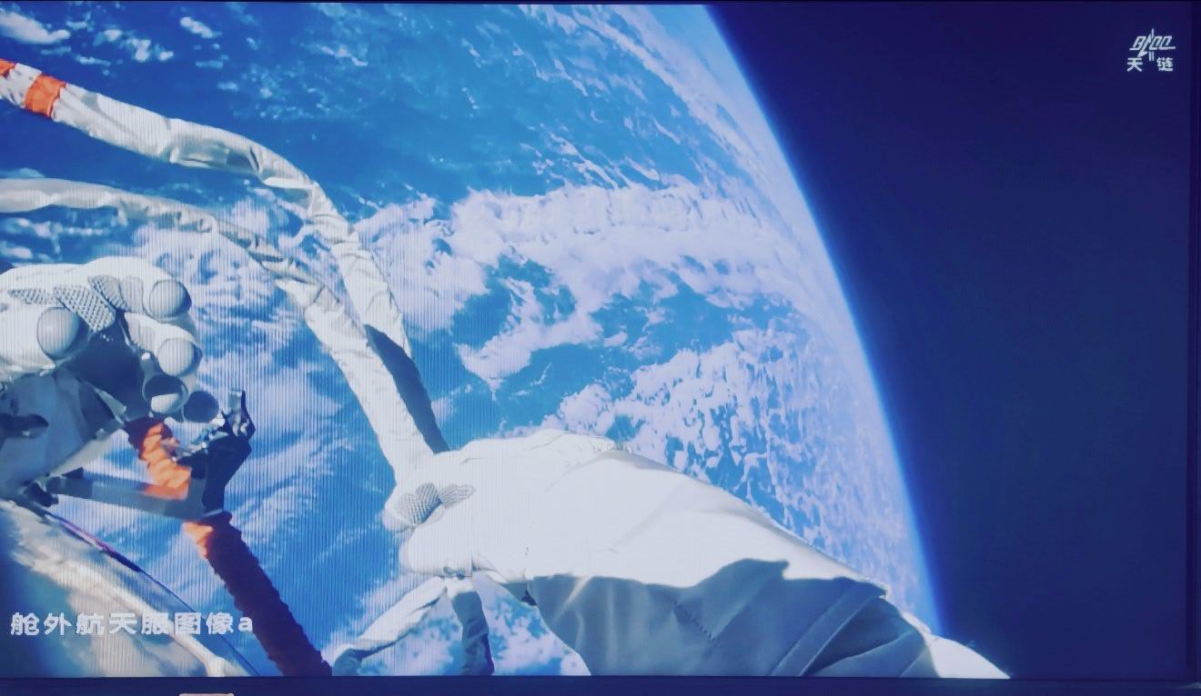 航天出舱！维修太阳翼！成功！【神舟二十三号航天员乘组圆满完成出舱活动】神舟二十