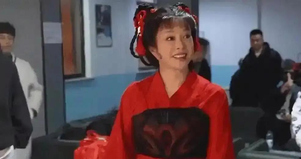 2026年刚，75岁的刘晓庆就直接冲上热搜，她在新短剧里硬要演14岁少女，还跟小