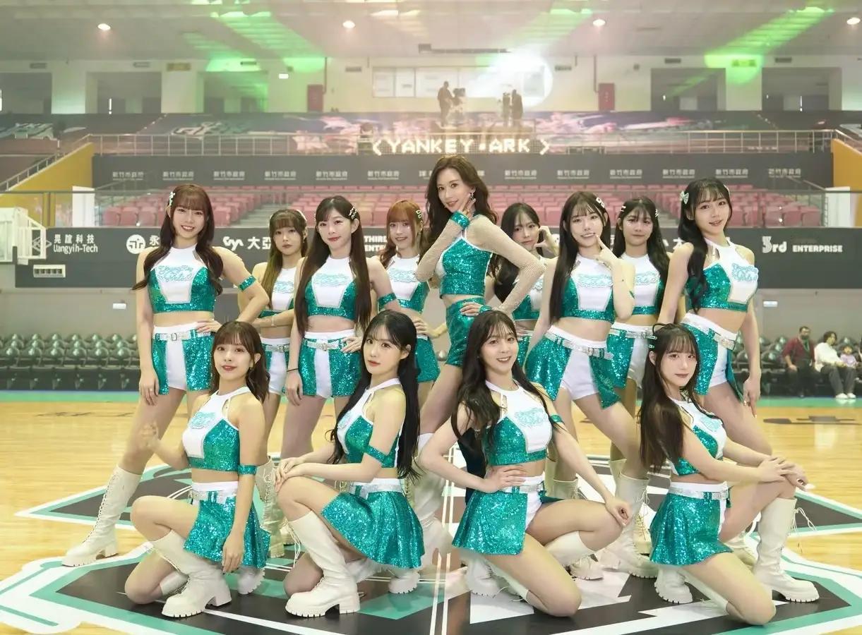 林志玲老没老了，我不评价，但我敢拍着胸脯说，林志玲这个人肯定是讲义气，念朋友