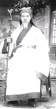 辟谣，照片中根本不是“关中大儒迎革命军，穿起了汉服！”牛兆濂生于清，考取受