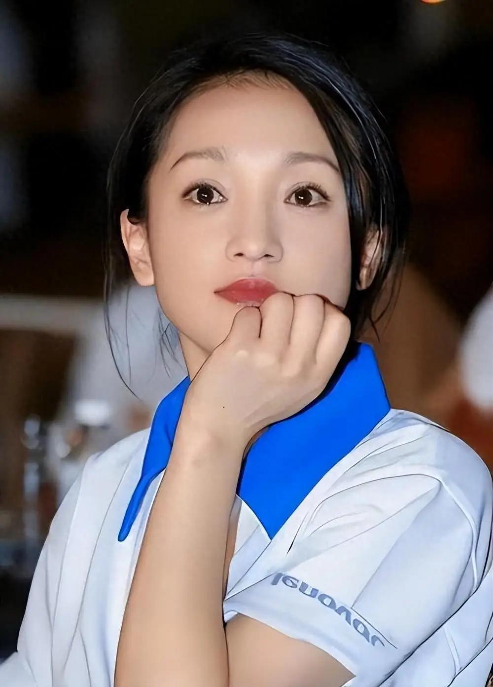 2020年，高圣远抱着新婚妻子周迅，深情地对她说：“老婆，我想开公司，先借我30