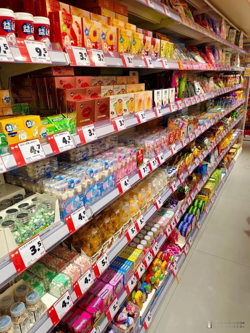 赵一鸣零食，看着卖得那么便宜，真的很赚钱吗？身边一件事挺震撼我的，之前一位