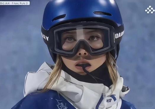 谷爱凌在比赛时，嘴里总咬着一块护齿。那不是为了耍酷。也不是为了护牙那么简单。