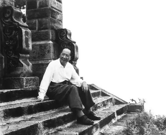 1930年，兴国县潋江书院毛泽东毛主席特意将一个14岁的孩子，带到了罗荣桓面前说