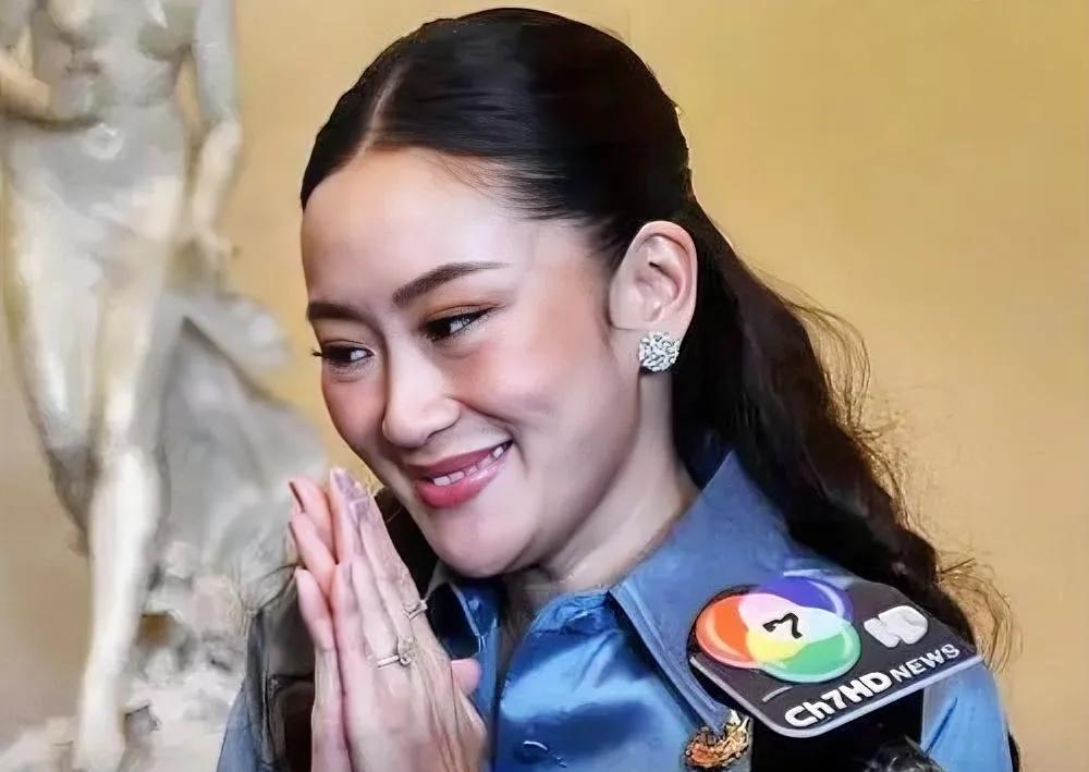 佩通坦之所以能坐上总理的位置，泰王最支持佩通坦，这个支持并不是说两人关系有多好，