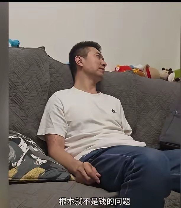 又刷到一个失业哥们：“你以前一个月赚4万，现在才赚1万多，你还有脸回家？你现在赚