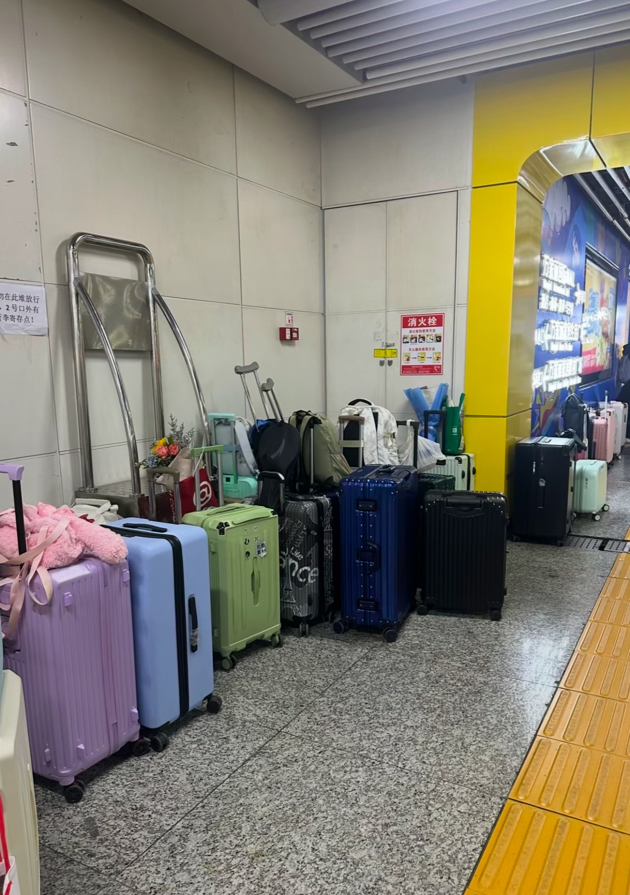 正如长沙地铁工作人员所说：越来越多的人把五一广场当作抵达长沙的“第一站”。这里连