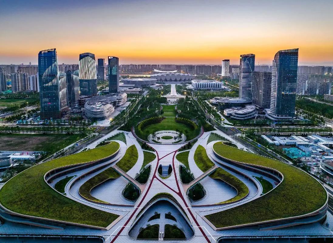 西安港务区现在建设非常漂亮，已经成为继锦业路CBD之后的第二大商务区，加之奥体系