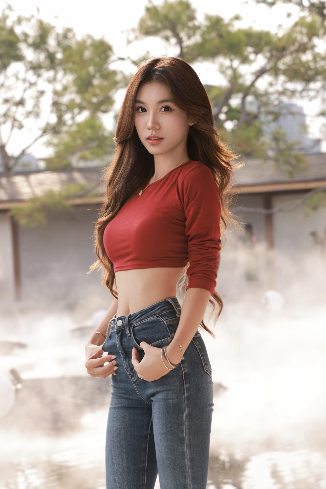 外拍穿搭阳光遇上白月光穿搭牛仔裤女神随拍look户外辣妹大片