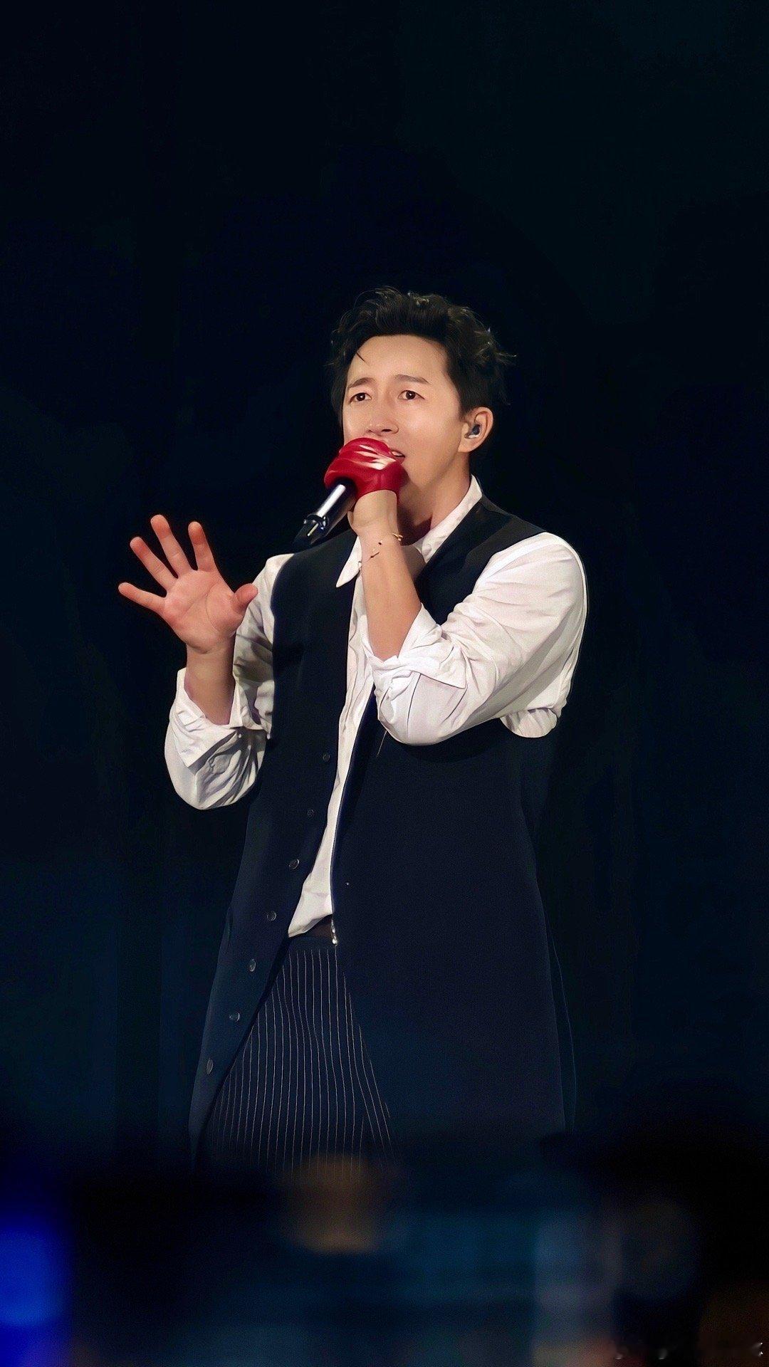 我当牛马十年了韩庚还是这么能打庚哥演唱会稳了！签售会别让大家久等，荧光棒二开安