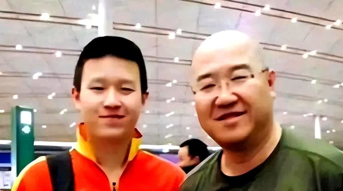 应对英达和英如镝的骚扰，巴图有如下的回复：最让我印象深刻的是那句“放马梗
