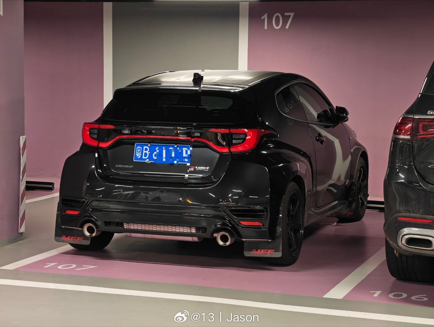 天呐，一眼认出，GRYaris！太帅了这个宽体。