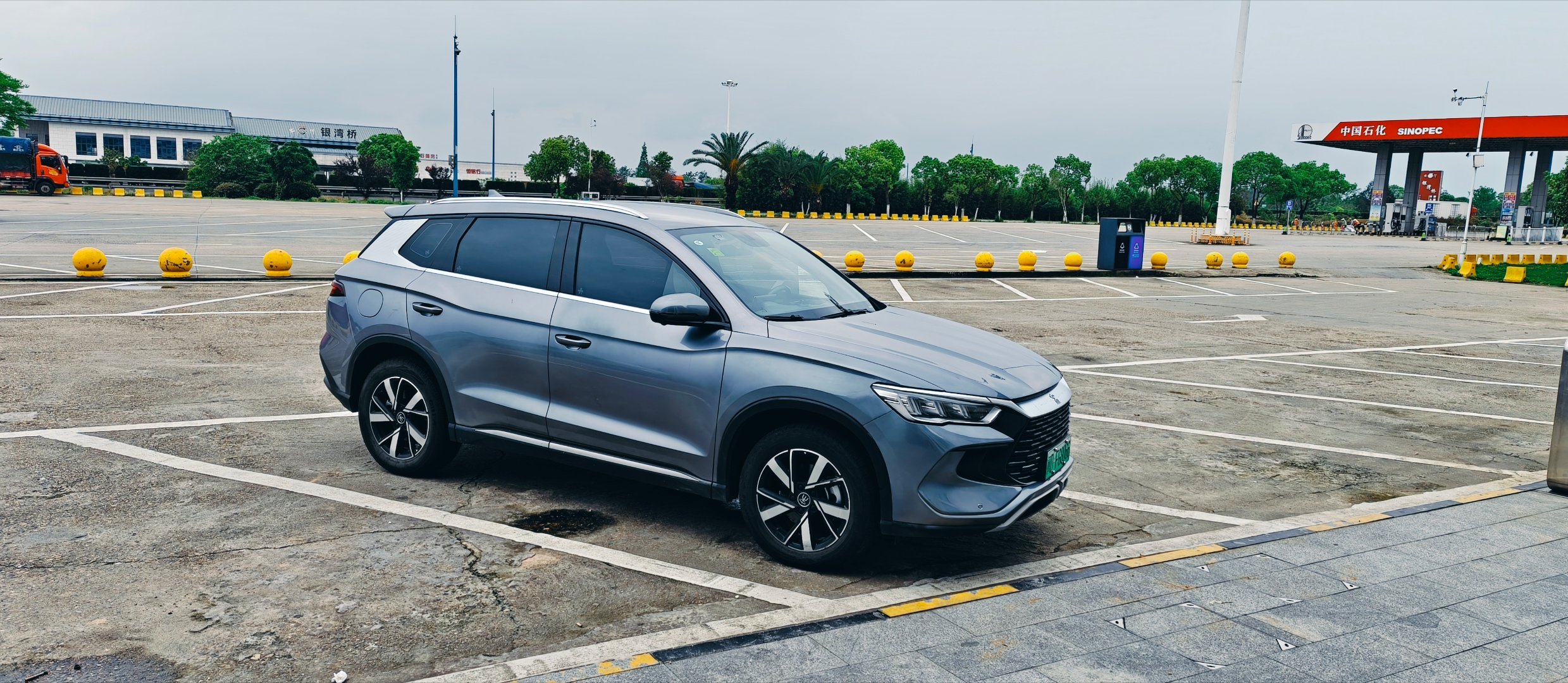 我这几次出门，发现租车挺有意思的，可以体验不同的车。（正经车，严肃车）上次在湖南