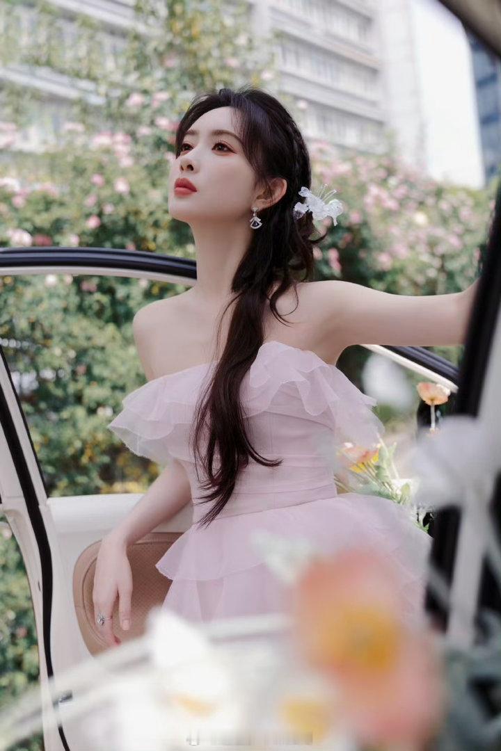 孟子义没来浪姐但是又好像来了笑死，孟子义靠弹幕参加浪姐。满屏都是让她来的呼声，