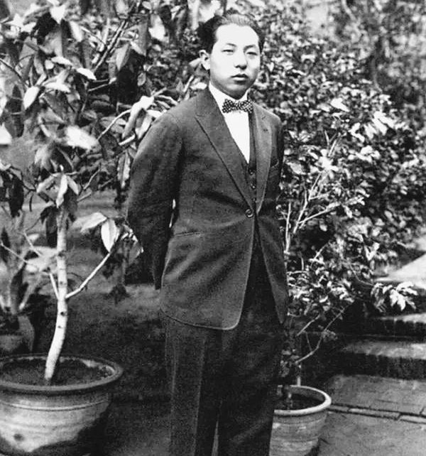 1991年，此时的张学良已经90岁，一天，他对赵一荻说：“我要去纽约见此生最爱