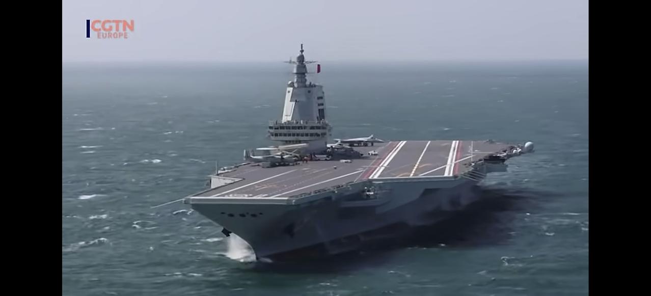 福建舰：“听说有人要优先击沉我？是谁呀？有种站出来单挑！”山东舰：“单挑？三弟