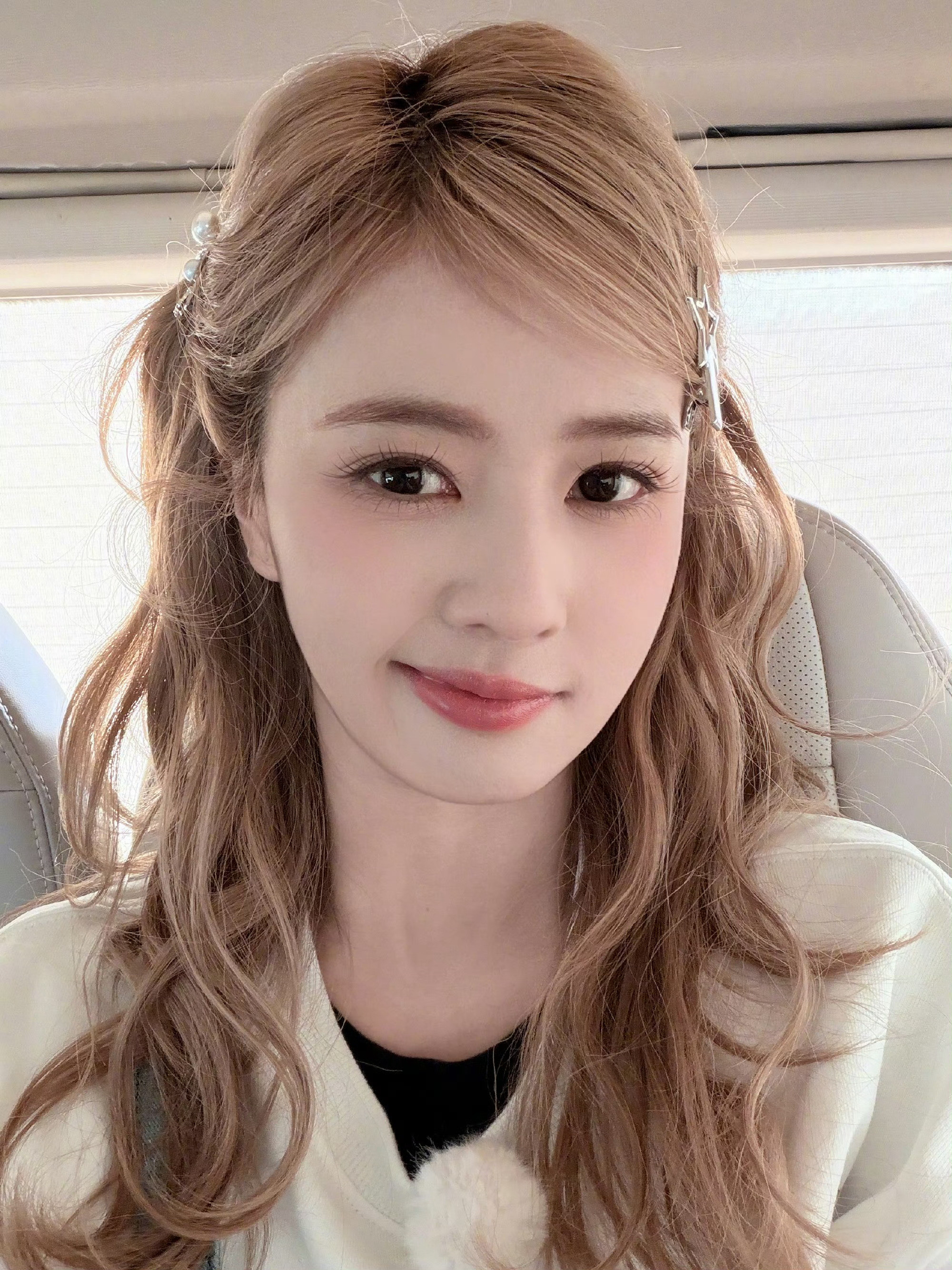 啊啊啊啊是怼脸自拍！白鹿你知不知道自己很可爱！！