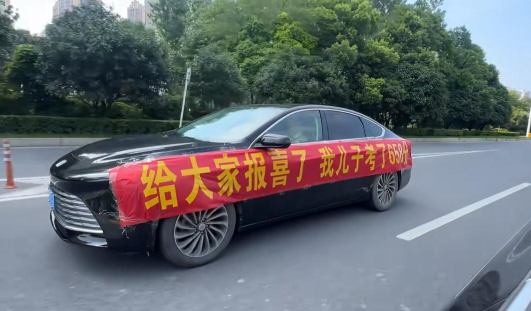 这种家长是学霸还是学渣？学渣可能性更大。每个做家长遇到高分的反映不一样，一朋友