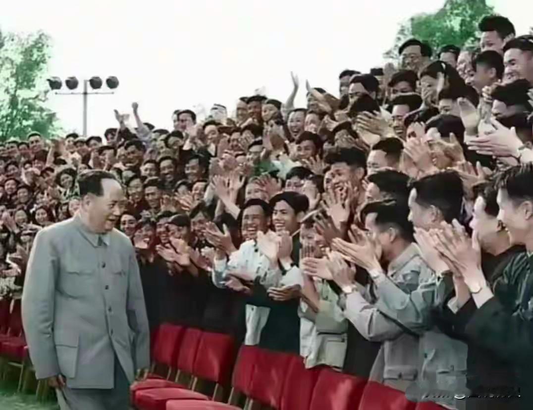 那些诋毁毛主席的人，诋毁那个年代的人？看一下好好看看，看看在那个年代，毛主席