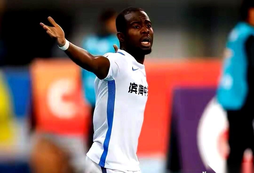 一到续约，什么“城市英雄”都得靠边站，桌上就俩字：价钱。河南队那边也不傻，看你