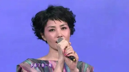 在2010年的春晚前夕，王菲准备在春晚的舞台演唱《传奇》这首歌，所以，她特意给李