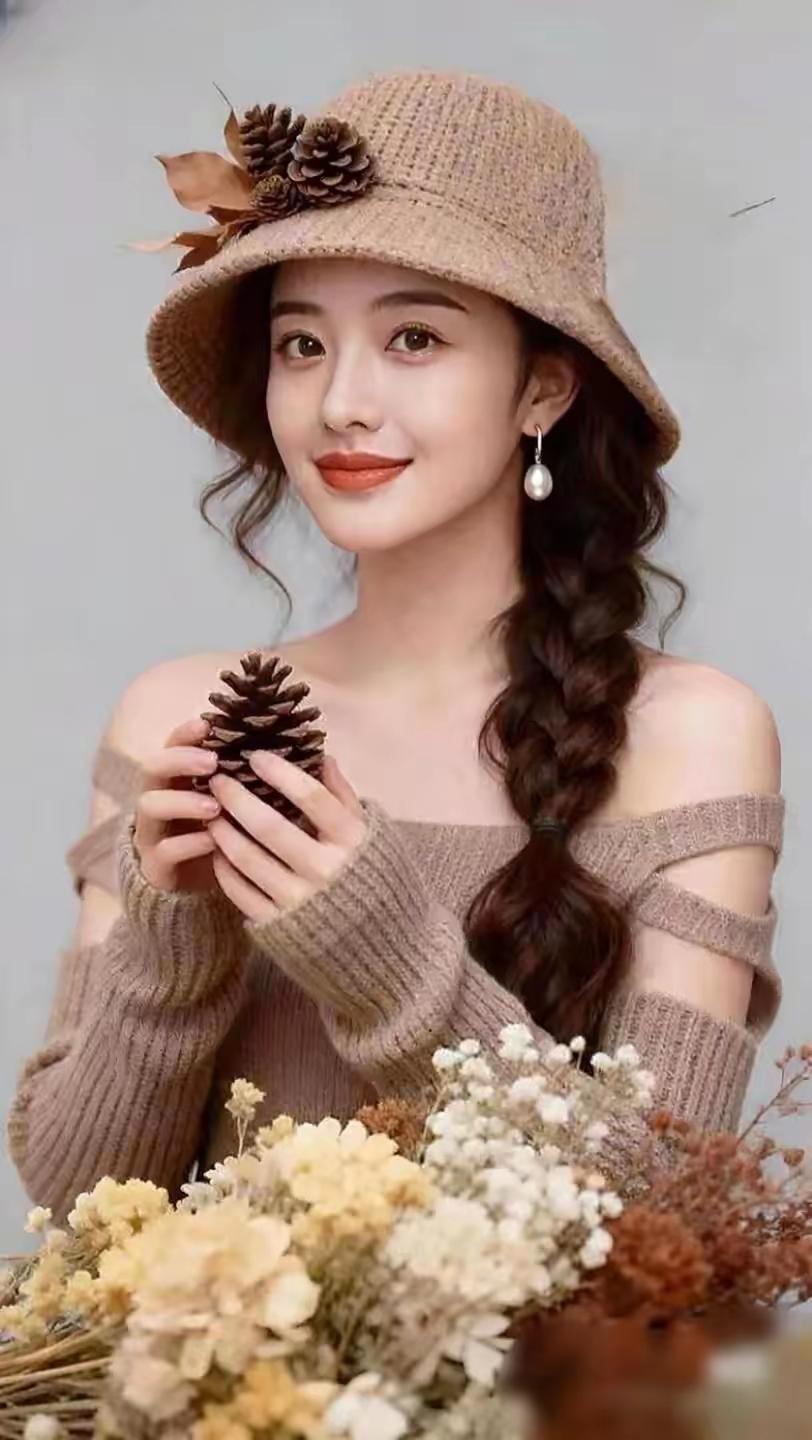 秋日暖阳下，温柔少女与松果的浪漫邂逅🍂🌿