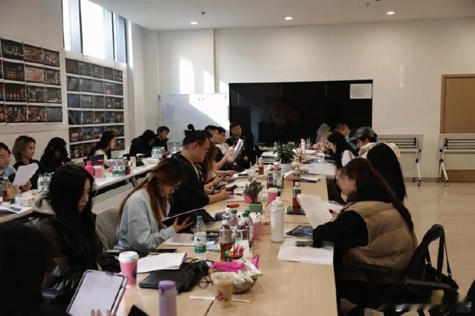 敖瑞鹏、沈羽洁《不二之臣》剧本围读中，即将进组，先拍几天然后再办开机仪式不二之臣