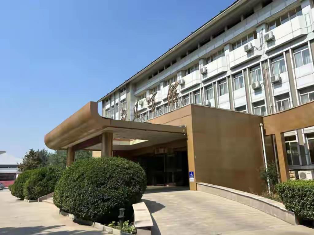 暴钦瑞是河北省石家庄市高邑县人2022年7月涉嫌寻衅滋事被新乐市公安局指定居所监