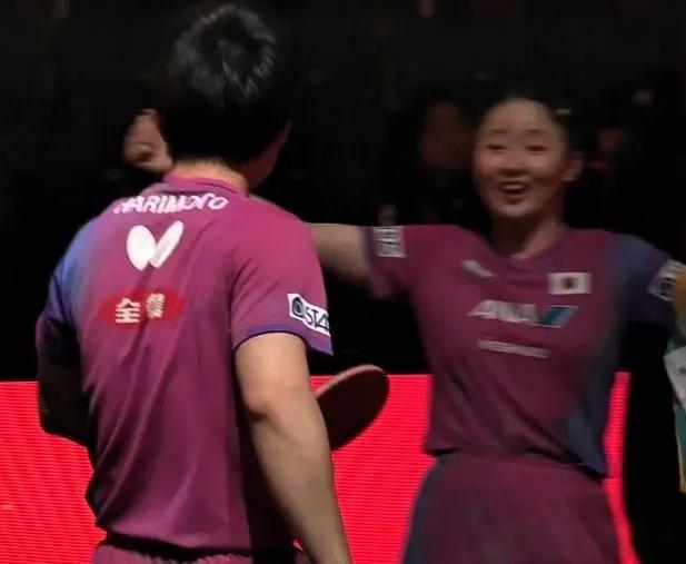 【张本兄妹来到成都，观众大喊对手加油】成都是张本兄妹的家乡，他们也多次来过。这次