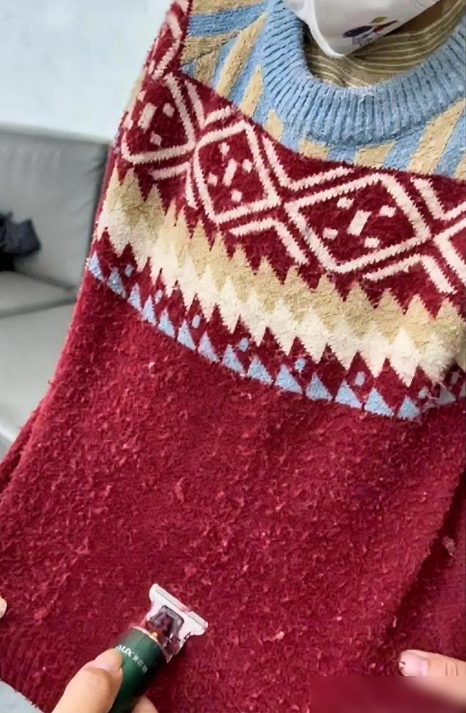 奉劝女性朋友冬天买衣服一定不要买毛衣，买了一定会后悔。以前我也是个毛衣控，衣