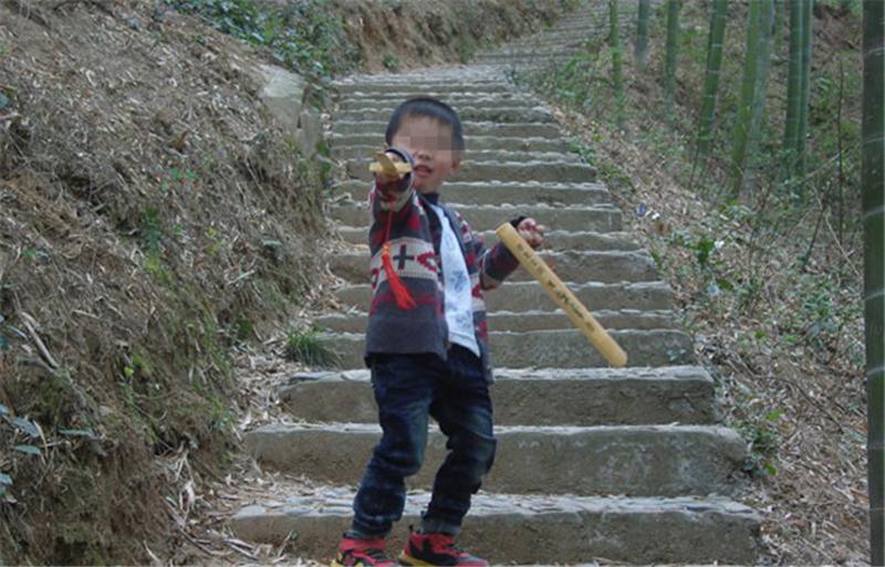 一颗小东西差点“毁”了孩子的耳朵