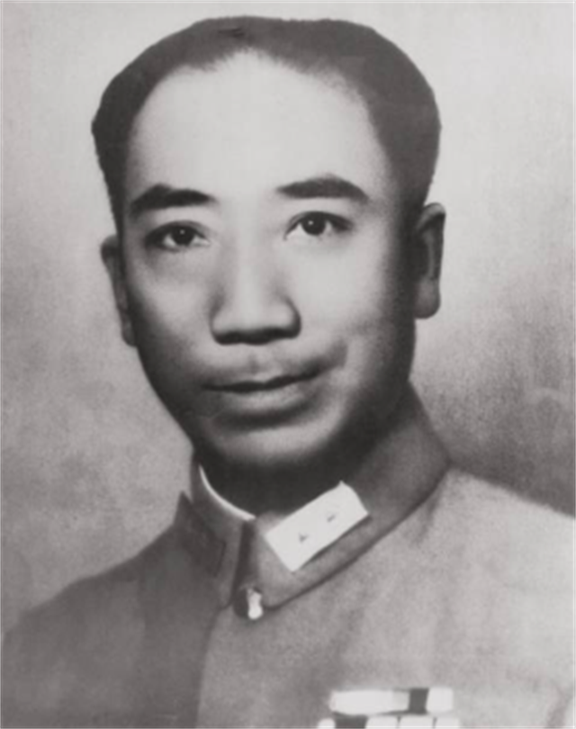 1938年，41岁戴笠借口加班，把秘书余淑衡，带到了卧房。戴笠递给她一杯咖啡：“