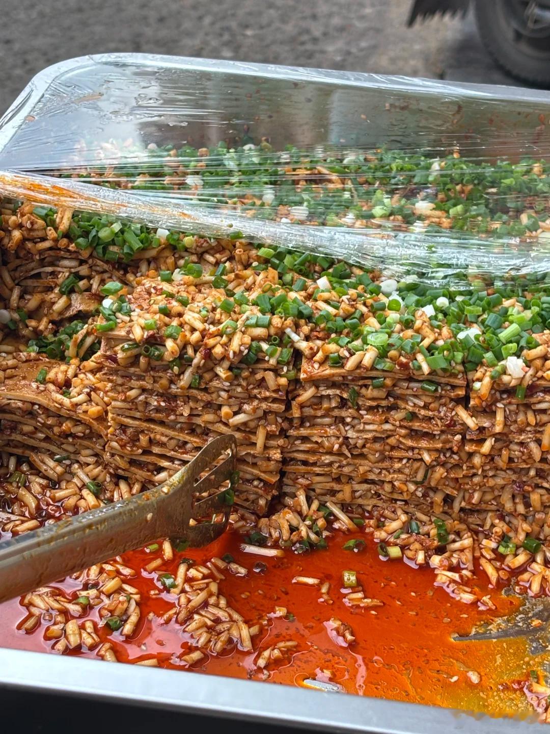 自从吃了这个折耳根千层豆干，我的甜品胃彻底被它拿捏了，不爱吃折耳根的朋友简直可惜