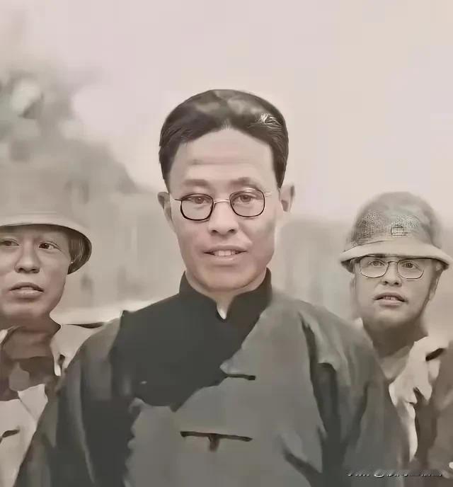 1941年，八路军独立营长叛变，侦察科长知道后就去劝阻，进村后，他感觉不对劲，就