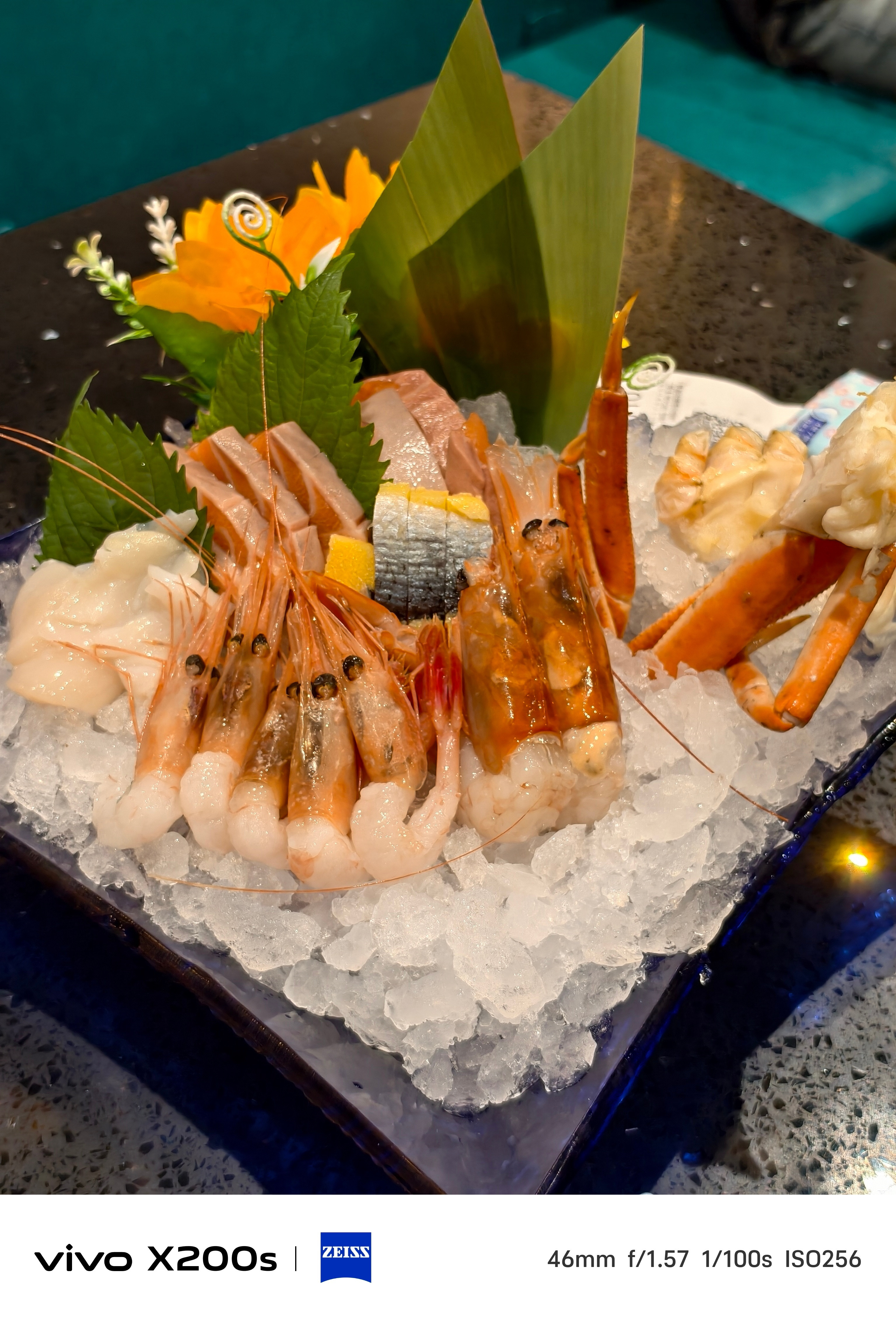 今天舒服了，去了香港吃了自助餐三文鱼各种刺身吃了三大盆，最后吃到yue了想吐