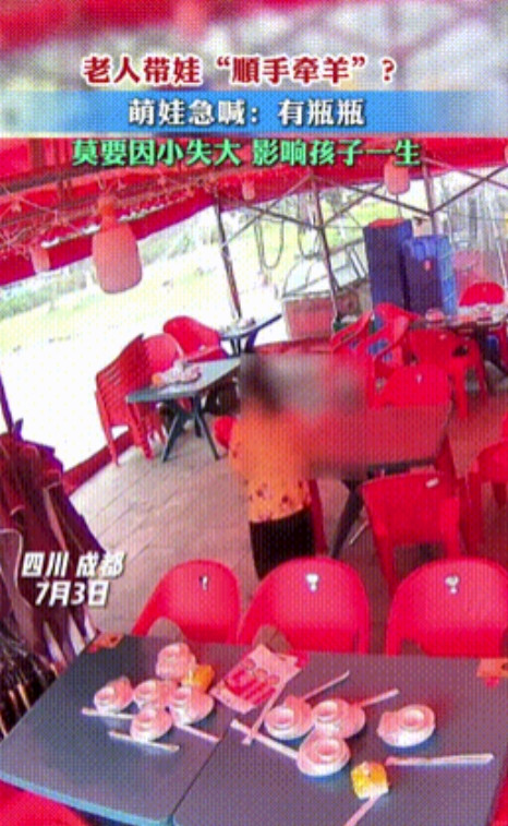“真是活久见！”四川成都，一老太推着婴儿车到饭店里，趁老板不注意偷走大量纸巾，孩