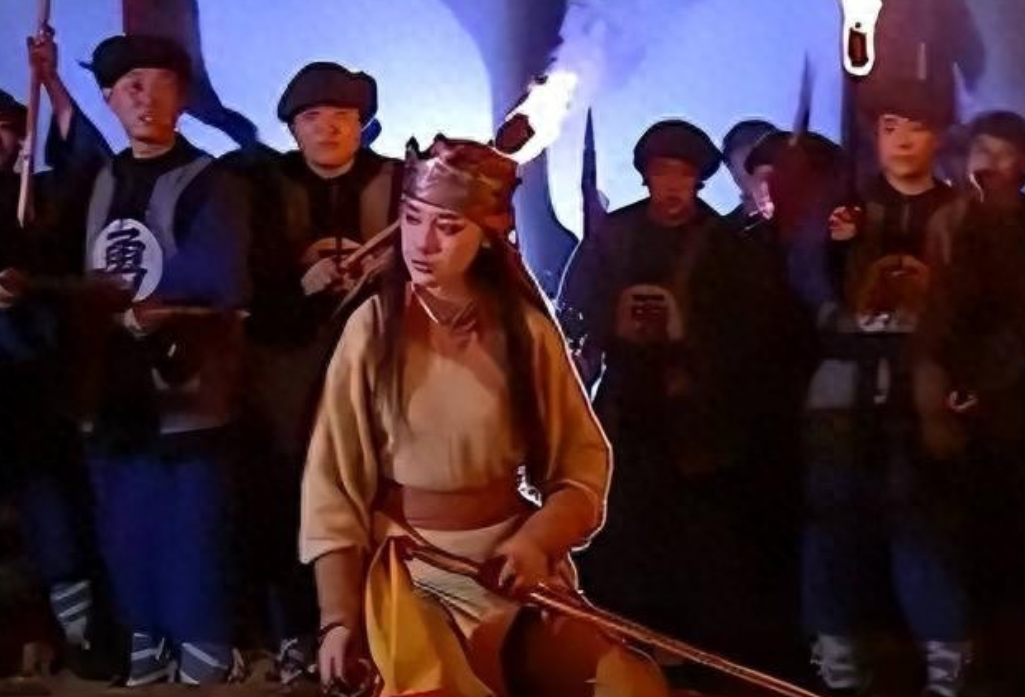1864年夏，南京城破，太平天国“天王”洪秀全的遗体被清军从天王府御苑深处挖出。