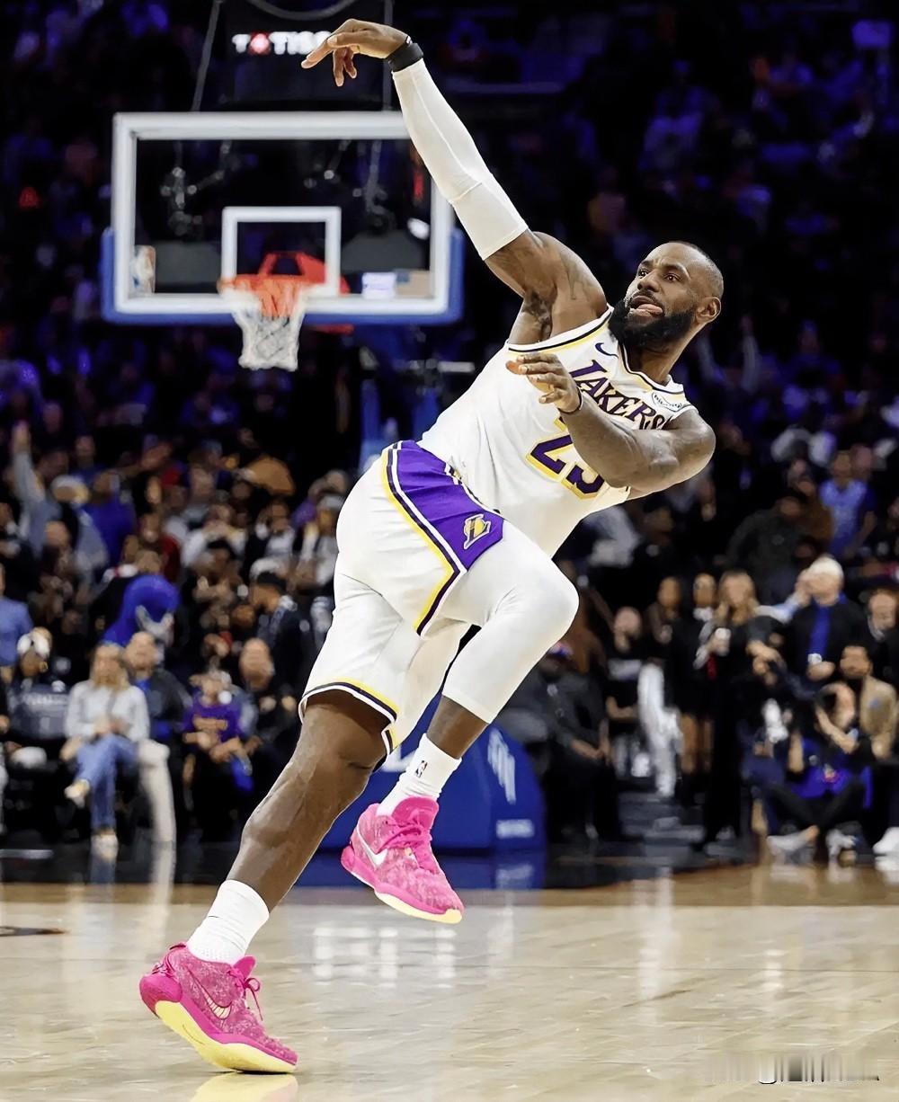 NBA传来了3个重磅消息：第一，森林狼管理层有意引进欧文，爱德华兹本人也支持