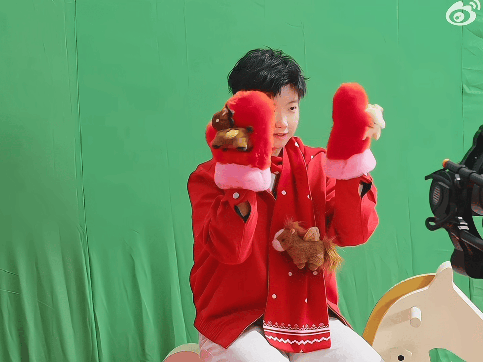 你的小莎突然出现孙颖莎高露洁品牌代言人