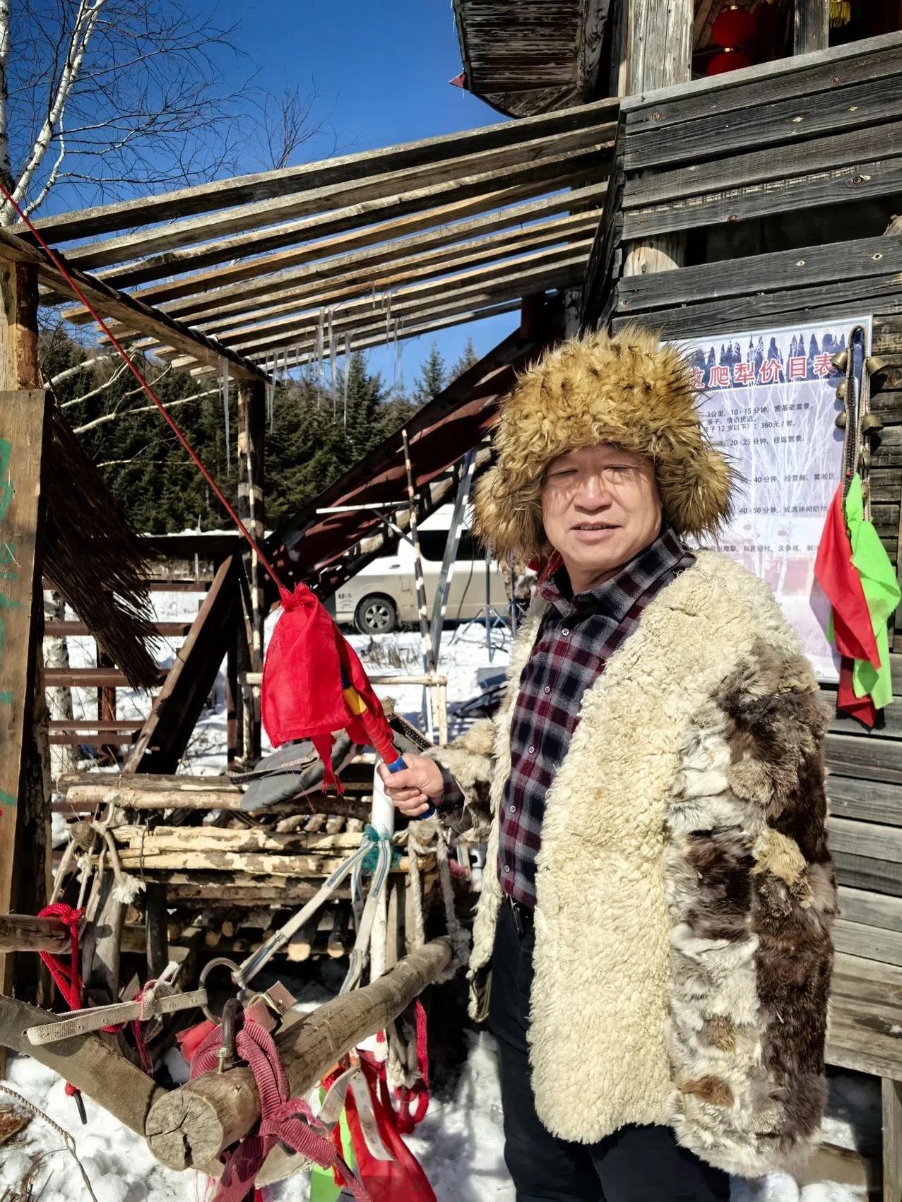 #我的宝藏兴趣#今天，接到伊春峰岩山寨景区，厨师小东的电话时，窗外正飘着春雨。