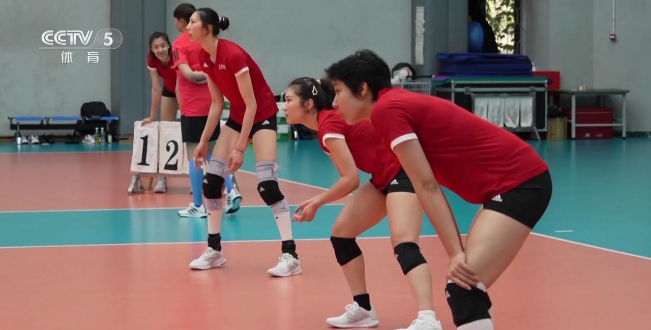 中国女排有大变化——将不再“造星”主攻手。从直播训练和近期央视报道来看，镜头中的