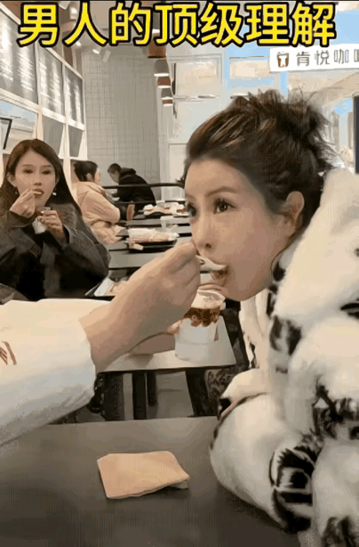 这都能喂进去？是因为惯性吗？