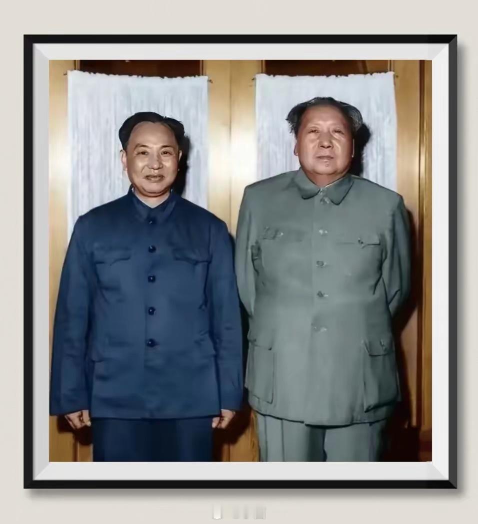 1969年，毛主席和厨师韩阿富合影。