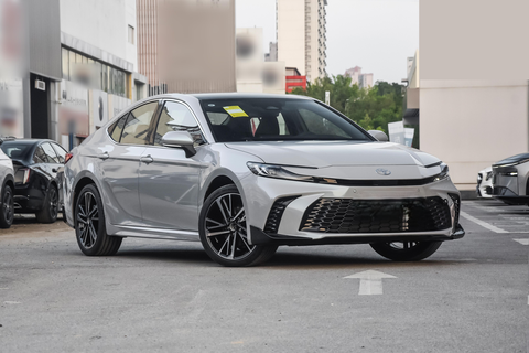 新能源车浪潮下降价凯美瑞仍值得入手吗当下新能源车强势崛起，智能与性能持续迭代，