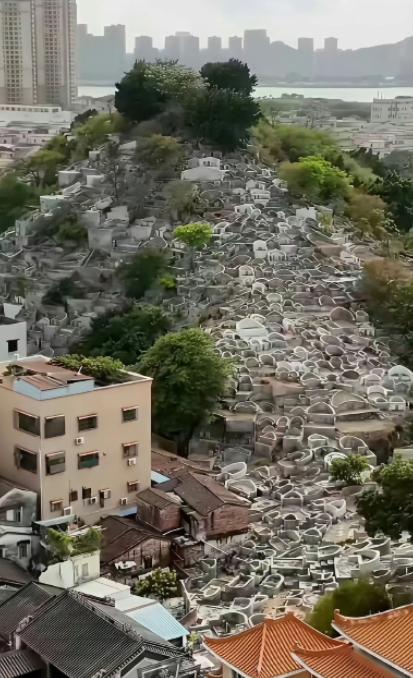 终于知道，为什么国家推行火葬，而不是土葬了！ 现在农村和城市，活人和逝者抢
