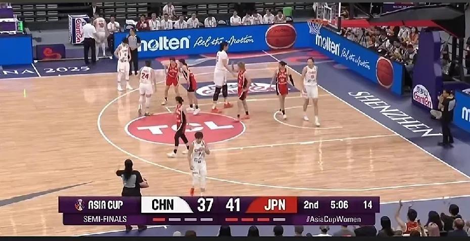 杨力维一上就输，王思雨一上就赢，为什么老执着用杨力维呢？宫鲁鸣如果再执着，一定会