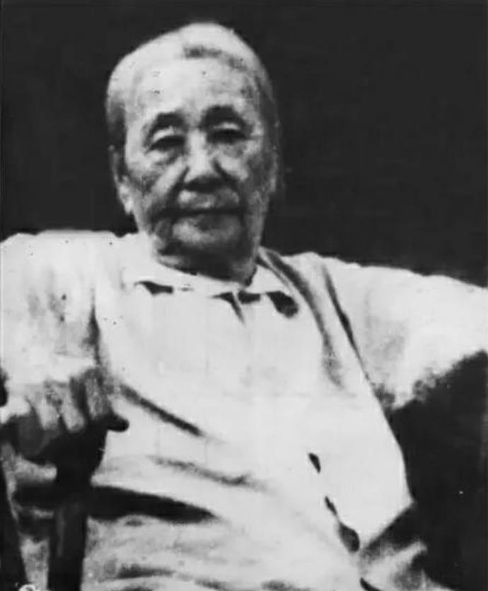 1924年，张作霖8岁的儿子张学思在学校被老师打了十下手板，张学思哭喊着“我爸是
