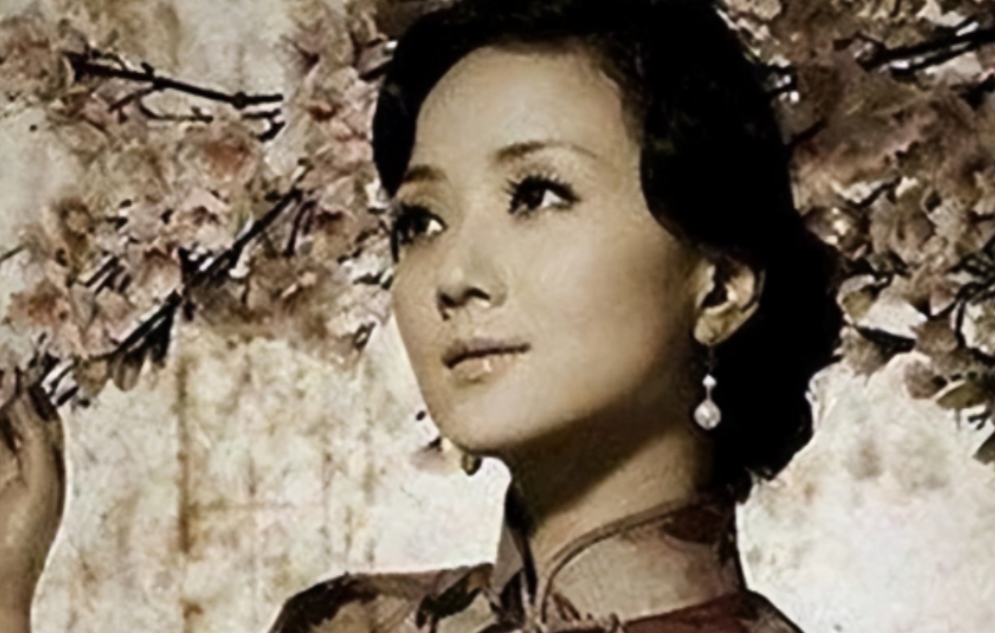 1951年，国民党女特务王化琴，被解放军战士押上刑场准备枪毙。就在这时，一个男人