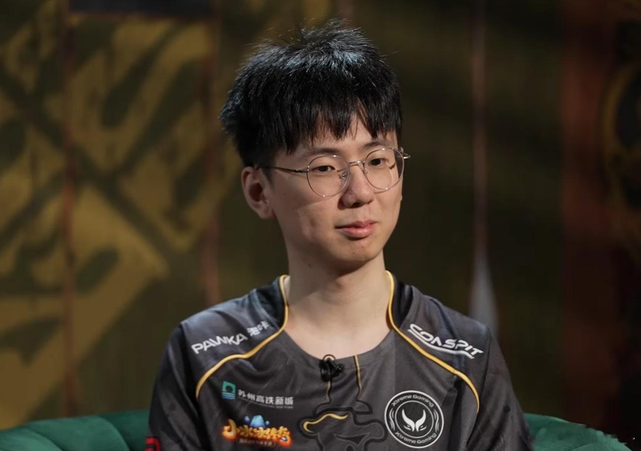 Xxs接受采访说自己路人排到ATF时，ATF说Xxs只有马尔斯和人马两个英雄池，